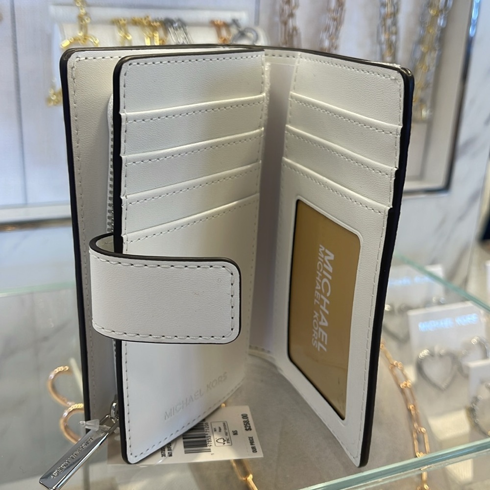 Michael Kors Jet Set Travel Md Printed Signature Logo Bi-Fold Wallet
Optic White - Picture 9 of 16